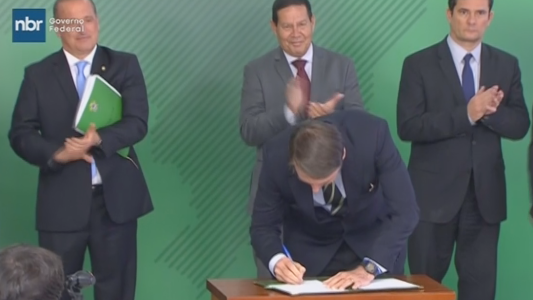 Bolsonaro facilita la tenencia de armas por decreto