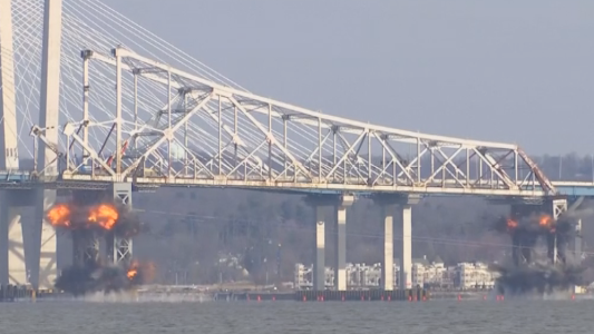 Impresionante implosión de un puente en Nueva York