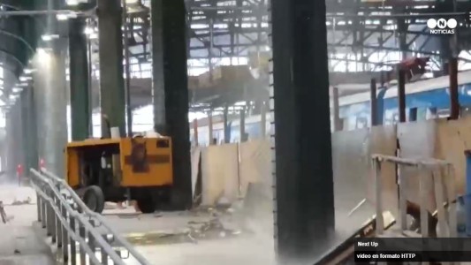 Así llueve dentro de la estación Constitución