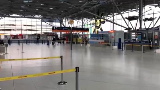 Huelga de seguridad paraliza 8 aeropuertos en Alemania