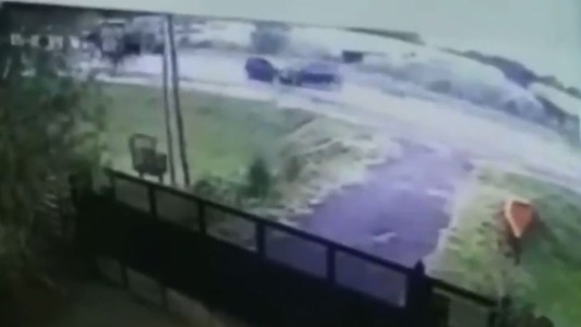 Impactante choque entre dos autos en La Plata