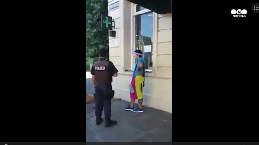 Detuvieron a un payaso por "portación de globos"