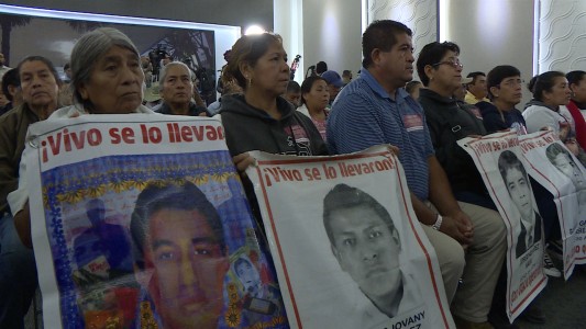 México crea comisión para esclarecer el caso de 43 estudiantes