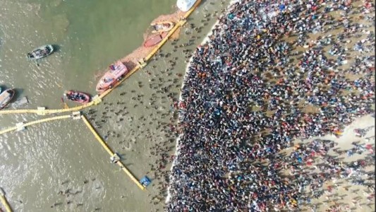 Un mar de fe en los ríos sagrados de India