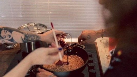 La increíble historia del joven español que prepara morcillas con sangre humana