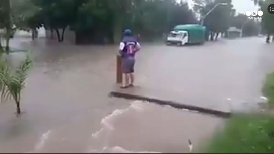 Corrientes complicada por el avance del agua sobre rutas
