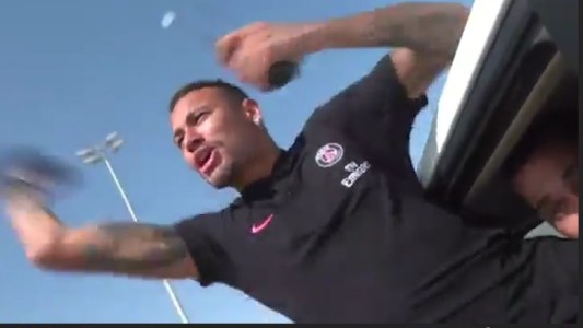 Neymar participó en un carrera de camellos en Qatar