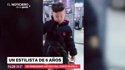 El nene de 6 años que corta el pelo y es un éxito viral