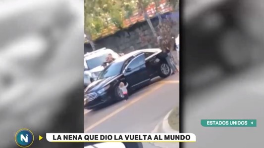 Impactante video: una beba se “entregó” a la policía al ver el arresto de su papá