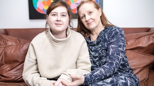 Era modelo, luchó contra un cáncer y su novio la dejó por Facebook porque había subido de peso