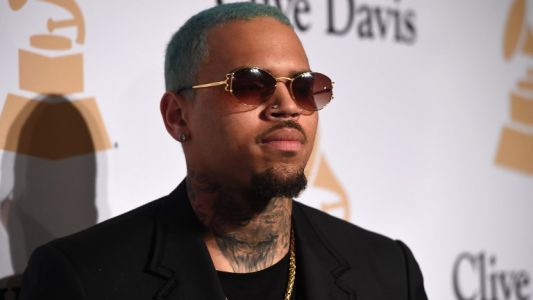 Chris Brown fue liberado y negó la acusación de violación en su contra