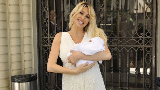 Vicky Xipolitakis mostró la cicatriz de su cesárea y la criticaron por exceso de Photoshop