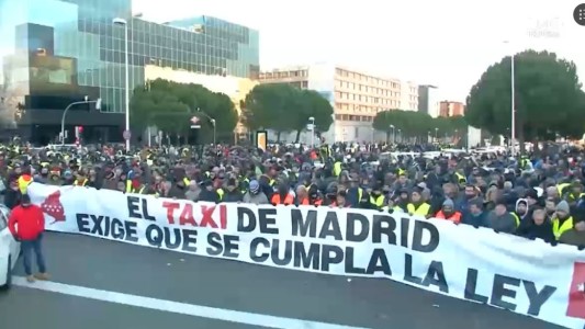 Masiva protesta de taxistas contra Uber en España