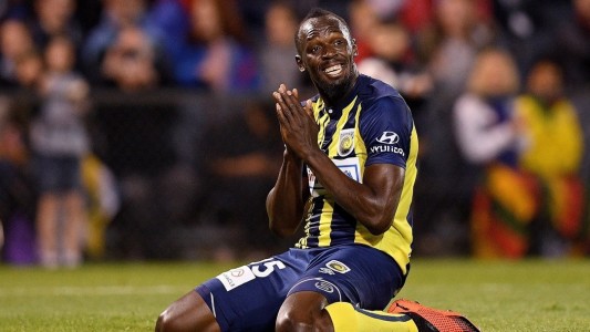 Usain Bolt se va rápido: deja de jugar al fútbol