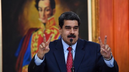 Maduro denunció un golpe de Estados Unidos y dijo estar "disupuesto al diálogo con Guaidó"