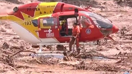 Dramático rescate tras avalancha de lodo en Brasil