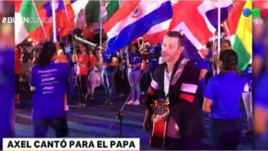 Axel le cantó al papa Francisco en Panamá