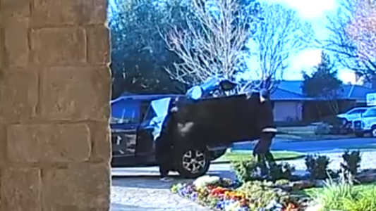 El peor robo de la historia: se llevaron un televisor y lo devolvieron porque no les entró en la camioneta