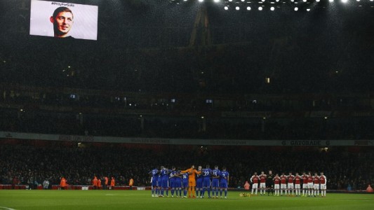 Cardiff y Arsenal rinden homenaje a Emiliano Sala