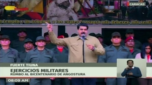 Maduro pide unidad a militares por llamado de Guaidó a rebelarse