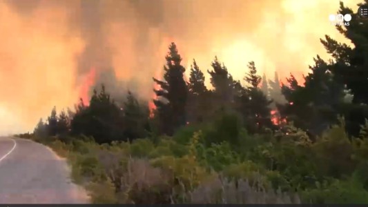 Voraz incendio en Epuyen