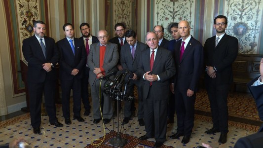 Senadores de EEUU instan a la UE a reconocer a Guaidó