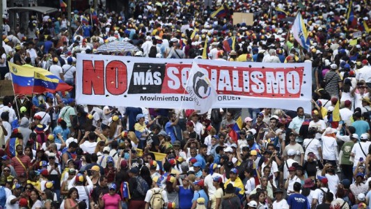 Venezuela, en la grieta: marchas a favor y en contra de Maduro en Caracas