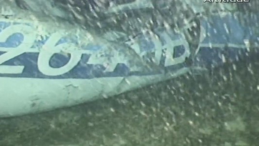 Hallaron un cuerpo entre los restos de la avioneta en la que viajaba Emiliano Sala