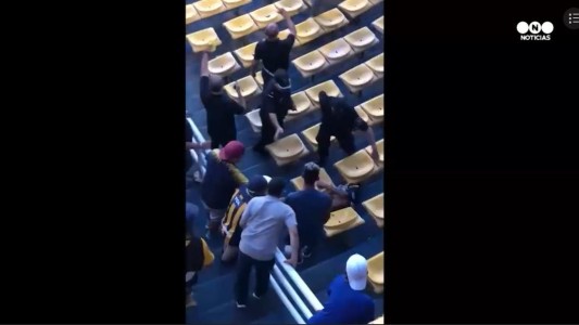 Así cayó un hincha de Rosario Central de una tribuna