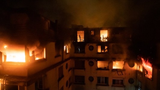 Diez muertos en un incendio aparentemente intencional en París