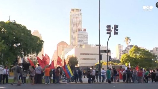 Marcha frente a la embajada de EE.UU. en apoyo a Maduro