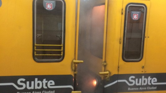 Así evacuaban el subte por un incendio en la línea E