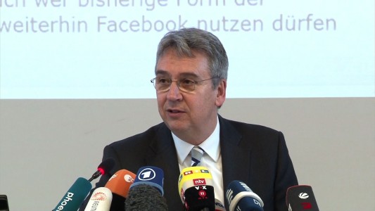 Alemania le pone límites a Facebook