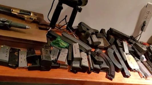 Allanaron la casa de un colaborador del sindicalista Balcedo y encontraron un arsenal