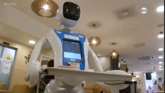 Un bar atendido por robots