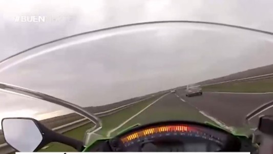 #HacéLoQueQuieras Se filmó a 300 kilómetros por hora en la autopista