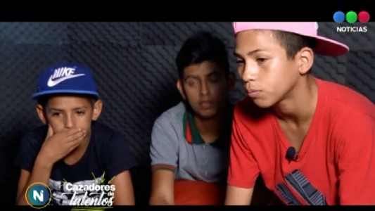 Los cazadores de talentos que buscan artistas en trenes, calles y villas