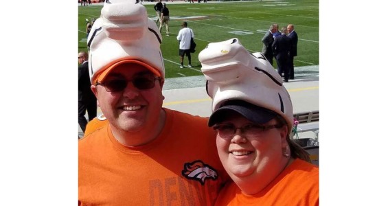 La pareja que dejó de comer pizza, panchos y pollo frito, bajó 108 kilos