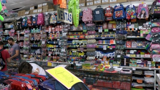 "Ahora 12" en útiles escolares "para colaborar con las familias en el comienzo de las clases"