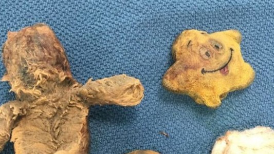 Un nene de dos años cayó de un quinto piso intentando salvar a su peluche: sobrevivió de milagro