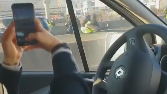 El video del ataque de los Chalecos Amarillos grabado por los policías