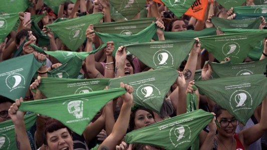 "Pañuelazo verde" en todo el país a favor del aborto legal