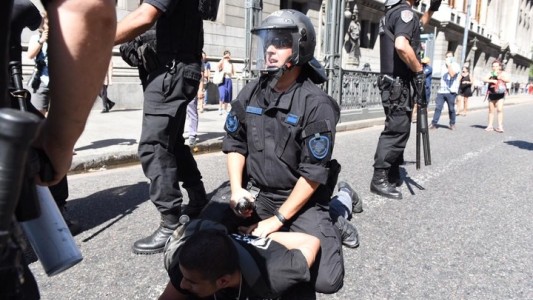 "Cuadernazo": cuatro detenidos en una protesta frente al Congreso
