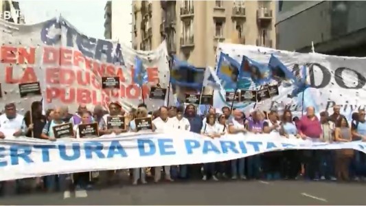 Los docentes piden recuperar poder adquisitivo