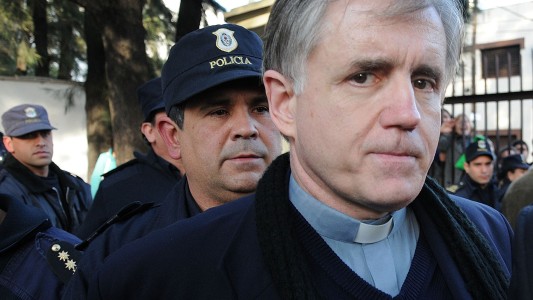 Ordenaron incluir a Julio César Grassi en el registro de violadores