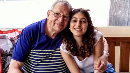 "Te juro que 4 años aguanto": la promesa de un abuelo a su nieta que conmueve a las redes