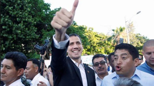 Guaidó volvió a Venezuela y anunció un paro de empleados públicos