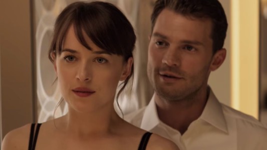 La policía salvó a una mujer que casi muere asfixiada por imitar una escena de "50 sombras de Grey"