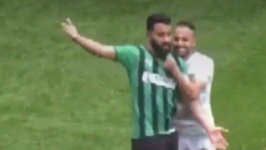 Suspendieron de por vida al jugador turco acusado de agredir a sus rivales con una cuchilla