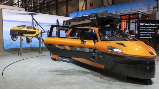 Lujo sin límites en el salón de Ginebra: de vehículos ostentosos a voladores